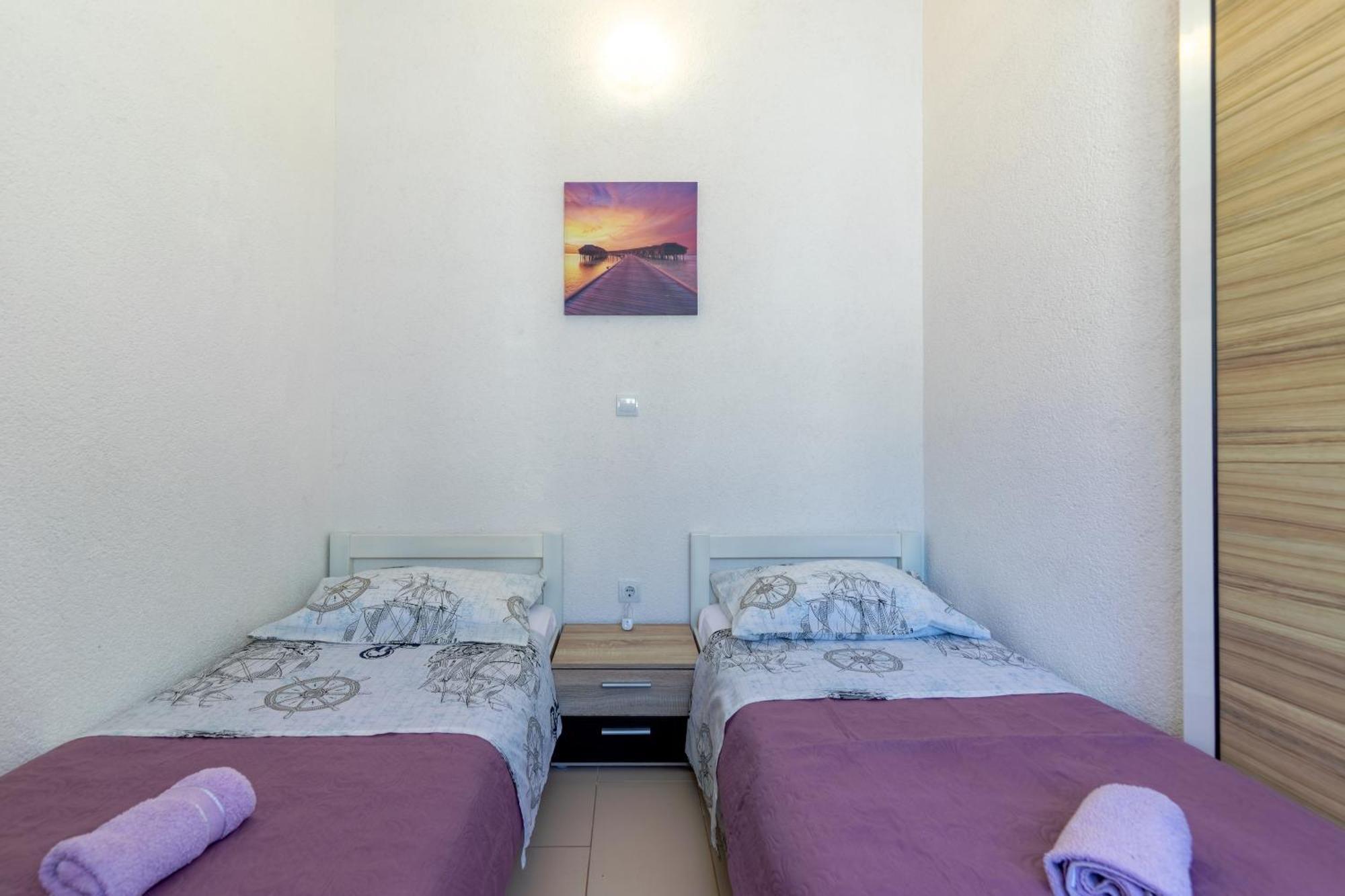Seaside Secluded Apartments Cove Torac, Hvar - 575 Gdinj Room photo